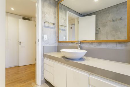 Apartamento à venda com 142m², 3 quartos e 2 vagas Apartamento à venda com 142m², 3 quartos e 2 vagasBanheiro Social