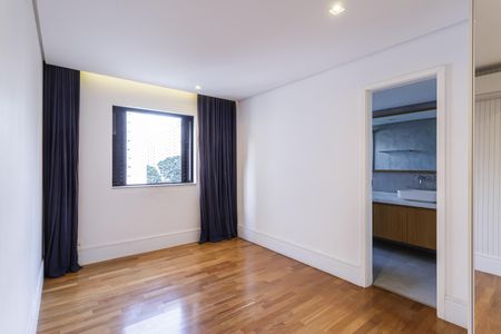 Apartamento à venda com 142m², 3 quartos e 2 vagas Apartamento à venda com 142m², 3 quartos e 2 vagasQuarto Suíte