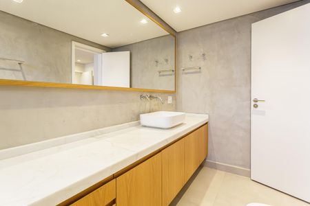 Apartamento à venda com 142m², 3 quartos e 2 vagas Apartamento à venda com 142m², 3 quartos e 2 vagasBanheiro da Suíte