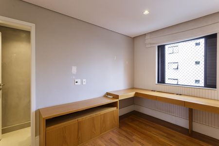 Apartamento à venda com 142m², 3 quartos e 2 vagas Apartamento à venda com 142m², 3 quartos e 2 vagasEscritório