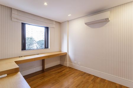 Apartamento à venda com 142m², 3 quartos e 2 vagas Apartamento à venda com 142m², 3 quartos e 2 vagasEscritório