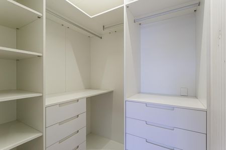 Apartamento à venda com 142m², 3 quartos e 2 vagas Apartamento à venda com 142m², 3 quartos e 2 vagasCloset da suíte