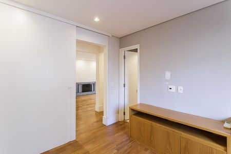 Apartamento à venda com 142m², 3 quartos e 2 vagas Apartamento à venda com 142m², 3 quartos e 2 vagasEscritório