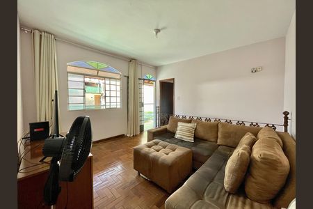 Casa à venda com 3 quartos, 380m² em Fernão Dias, Belo Horizonte