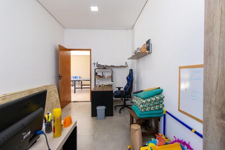 Casa para alugar com 300m², 4 quartos e 3 vagas Casa para alugar com 300m², 4 quartos e 3 vagasQuarto de serviço / escritório