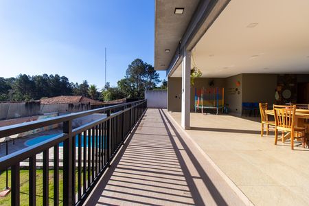 Área externa de casa para alugar com 4 quartos, 300m² em Gramado, Cotia