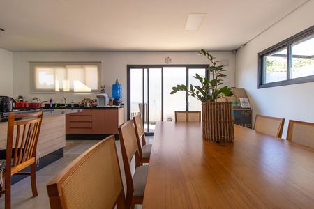 Casa para alugar com 300m², 4 quartos e 3 vagas Casa para alugar com 300m², 4 quartos e 3 vagasSala