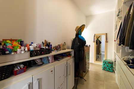 Casa para alugar com 300m², 4 quartos e 3 vagas Casa para alugar com 300m², 4 quartos e 3 vagasCloset da suíte 1