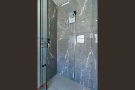 Casa para alugar com 300m², 4 quartos e 3 vagas Casa para alugar com 300m², 4 quartos e 3 vagasBanheiro da suíte 1
