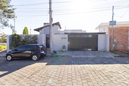 Casa para alugar com 300m², 4 quartos e 3 vagas Casa para alugar com 300m², 4 quartos e 3 vagasFachada