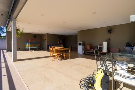 Casa para alugar com 300m², 4 quartos e 3 vagas Casa para alugar com 300m², 4 quartos e 3 vagasÁrea externa