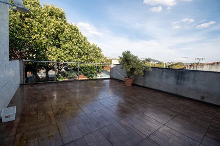 Casa para alugar com 250m², 2 quartos e 3 vagas Casa para alugar com 250m², 2 quartos e 3 vagasÁrea comum - Churrasqueira