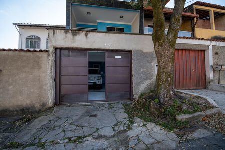 Casa para alugar com 250m², 2 quartos e 3 vagas Casa para alugar com 250m², 2 quartos e 3 vagasFachada
