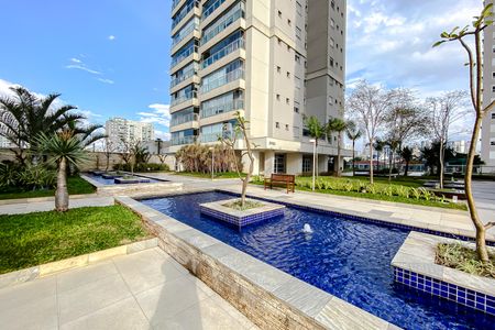 Apartamento à venda com 145m², 4 quartos e 2 vagas Apartamento à venda com 145m², 4 quartos e 2 vagasÁrea comum - Piscina