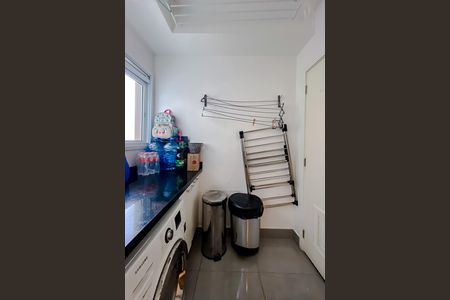 Apartamento à venda com 145m², 4 quartos e 2 vagas Apartamento à venda com 145m², 4 quartos e 2 vagasÁrea de Serviço