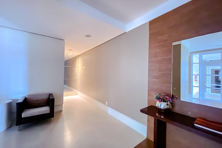 Apartamento à venda com 145m², 4 quartos e 2 vagas Apartamento à venda com 145m², 4 quartos e 2 vagasHall social