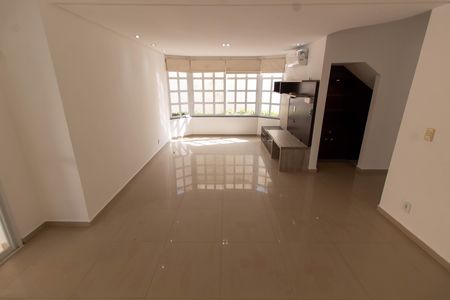Casa de condomínio para alugar com 160m², 3 quartos e 2 vagas Casa de condomínio para alugar com 160m², 3 quartos e 2 vagasSALA