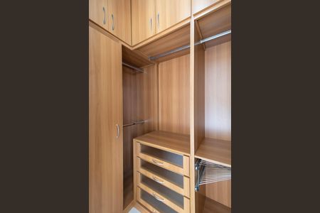 Casa de condomínio para alugar com 160m², 3 quartos e 2 vagas Casa de condomínio para alugar com 160m², 3 quartos e 2 vagasCLOSET DA SUITE