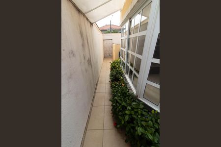 Casa de condomínio para alugar com 160m², 3 quartos e 2 vagas Casa de condomínio para alugar com 160m², 3 quartos e 2 vagasÁREA EXTERNA LATERAL