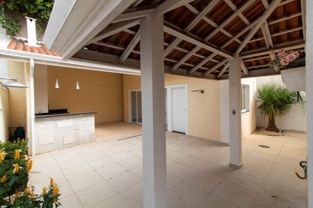 Casa de condomínio para alugar com 160m², 3 quartos e 2 vagas Casa de condomínio para alugar com 160m², 3 quartos e 2 vagasÁREA EXTERNA FUNDOS