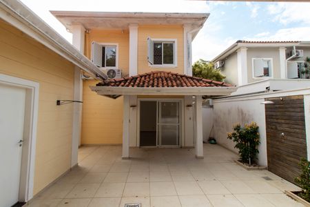 Casa de condomínio para alugar com 160m², 3 quartos e 2 vagas Casa de condomínio para alugar com 160m², 3 quartos e 2 vagasÁREA EXTERNA FUNDOS