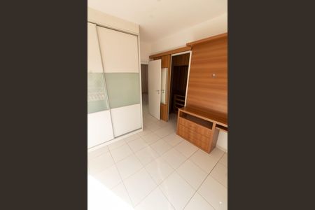 Casa de condomínio para alugar com 160m², 3 quartos e 2 vagas Casa de condomínio para alugar com 160m², 3 quartos e 2 vagasSUITE