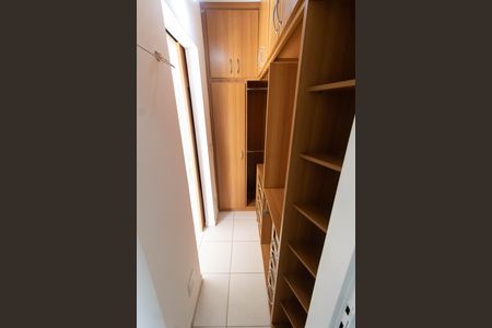 Casa de condomínio para alugar com 160m², 3 quartos e 2 vagas Casa de condomínio para alugar com 160m², 3 quartos e 2 vagasCLOSET DA SUITE