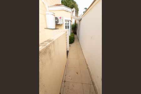 Casa de condomínio para alugar com 160m², 3 quartos e 2 vagas Casa de condomínio para alugar com 160m², 3 quartos e 2 vagasÁREA EXTERNA LATERAL