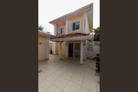 Casa de condomínio para alugar com 160m², 3 quartos e 2 vagas Casa de condomínio para alugar com 160m², 3 quartos e 2 vagasÁREA EXTERNA FUNDOS