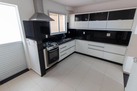 Casa de condomínio para alugar com 160m², 3 quartos e 2 vagas Casa de condomínio para alugar com 160m², 3 quartos e 2 vagasCOZINHA
