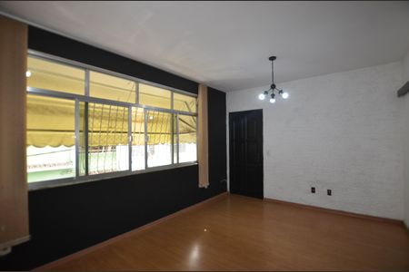 Sala  de apartamento para alugar com 2 quartos, 177m² em Praça Seca, Rio de Janeiro