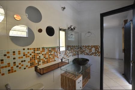 Banheiro da Suíte 1 de apartamento para alugar com 2 quartos, 177m² em Praça Seca, Rio de Janeiro