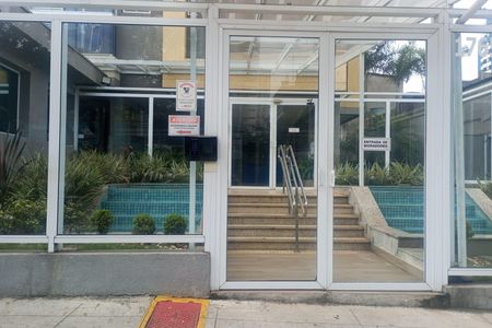 Studio para alugar com 40m², 1 quarto e 1 vaga Studio para alugar com 40m², 1 quarto e 1 vagaFachada e portaria