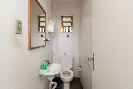 Casa à venda com 284m², 4 quartos e 4 vagas Casa à venda com 284m², 4 quartos e 4 vagasBanheiro de Serviço