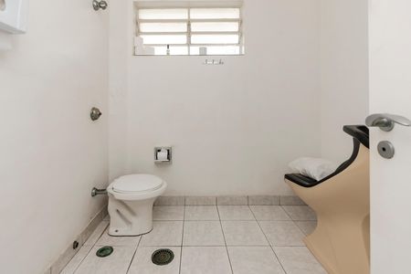 Casa à venda com 284m², 4 quartos e 4 vagas Casa à venda com 284m², 4 quartos e 4 vagasBanheiro