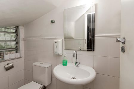 Casa à venda com 284m², 4 quartos e 4 vagas Casa à venda com 284m², 4 quartos e 4 vagasLavabo 1