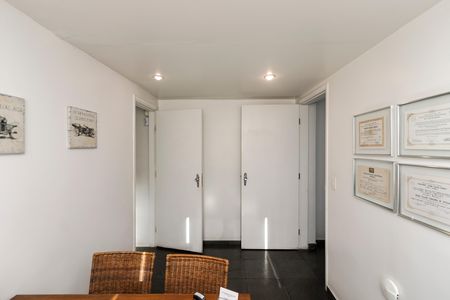 Casa à venda com 284m², 4 quartos e 4 vagas Casa à venda com 284m², 4 quartos e 4 vagasQuarto 1