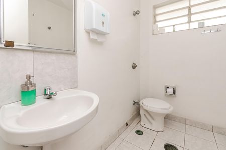 Casa à venda com 284m², 4 quartos e 4 vagas Casa à venda com 284m², 4 quartos e 4 vagasBanheiro