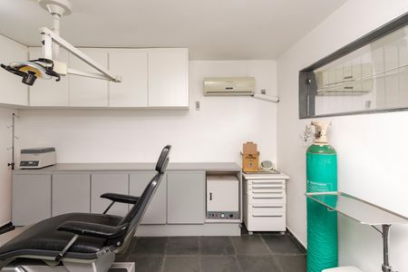Casa à venda com 284m², 4 quartos e 4 vagas Casa à venda com 284m², 4 quartos e 4 vagasCozinha