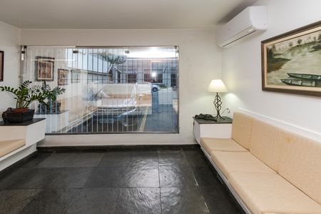 Casa à venda com 284m², 4 quartos e 4 vagas Casa à venda com 284m², 4 quartos e 4 vagasSala 1