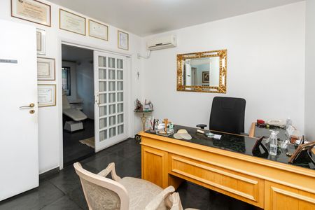 Casa à venda com 284m², 4 quartos e 4 vagas Casa à venda com 284m², 4 quartos e 4 vagasQuarto 2