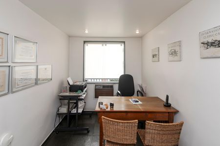 Casa à venda com 284m², 4 quartos e 4 vagas Casa à venda com 284m², 4 quartos e 4 vagasQuarto 1