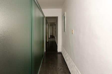 Casa à venda com 284m², 4 quartos e 4 vagas Casa à venda com 284m², 4 quartos e 4 vagasCorredor