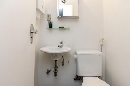 Casa à venda com 284m², 4 quartos e 4 vagas Casa à venda com 284m², 4 quartos e 4 vagasLavabo 2