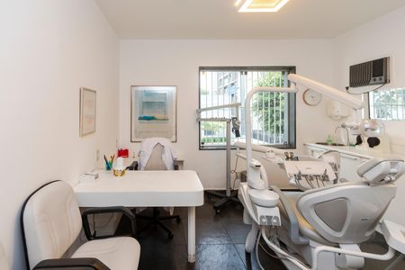 Casa à venda com 284m², 4 quartos e 4 vagas Casa à venda com 284m², 4 quartos e 4 vagasQuarto 4