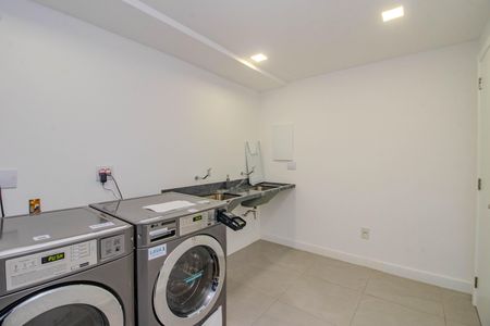 Studio para alugar com 42m², 1 quarto e 2 vagas Studio para alugar com 42m², 1 quarto e 2 vagasLavanderia