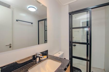 Banheiro de kitnet/studio para alugar com 1 quarto, 42m² em Auxiliadora, Porto Alegre