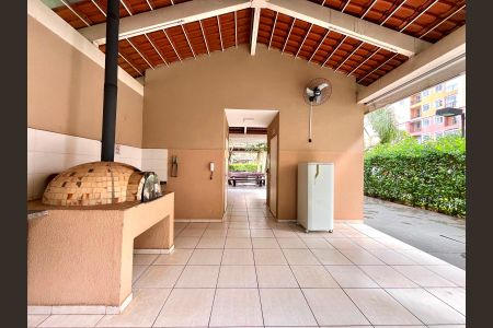 Apartamento à venda com 60m², 3 quartos e 2 vagas Apartamento à venda com 60m², 3 quartos e 2 vagasÁrea comum- Forno de pizza