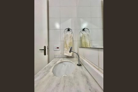 Apartamento à venda com 60m², 3 quartos e 2 vagas Apartamento à venda com 60m², 3 quartos e 2 vagasBanheiro
