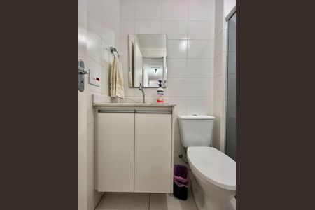 Banheiro de apartamento à venda com 3 quartos, 60m² em Vila Satúrnia, Campinas